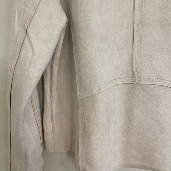 *NEW* Gorgeous and light weight.  Silver hardware! - Picture 8 of 11